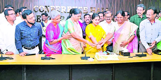 జిల్లాను ప్రథమ స్థానంలో నిలపాలి 