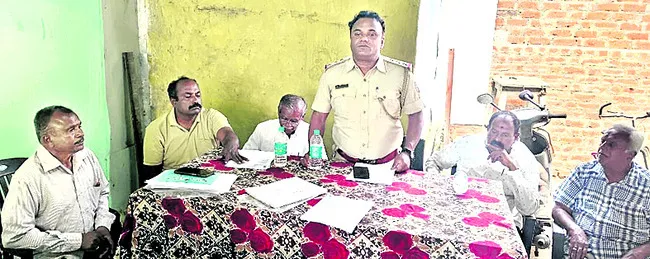 శ్రీగంధం తోటలను కాపాడుకోవాలి