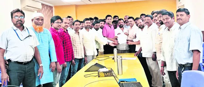 మెరుగైన వేతన ఒప్పందానికి కృషి