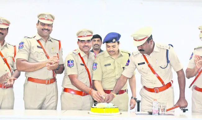 సమాజ రక్షణే ప్రధాన లక్ష్యం 