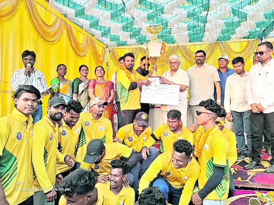 యువత క్రీడల్లో రాణించాలి 