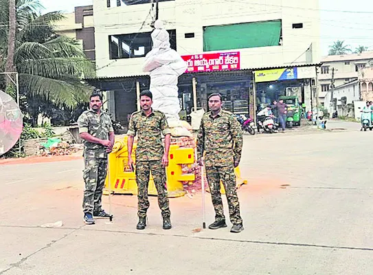 రావులపాలెంలో కొనసాగుతున్న పోలీస్‌ పికెట్‌
