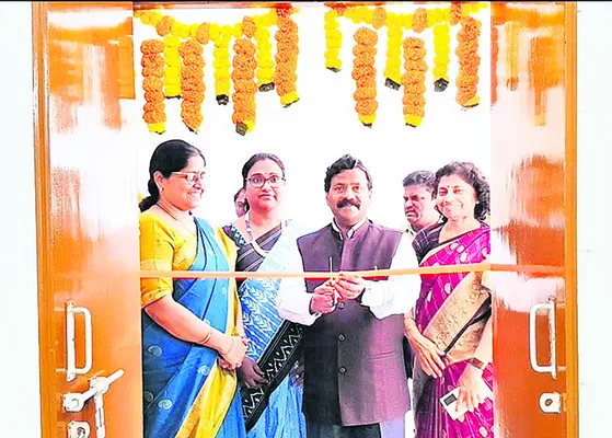 విద్యార్థులు పోటీతత్వంతో చదవాలి 