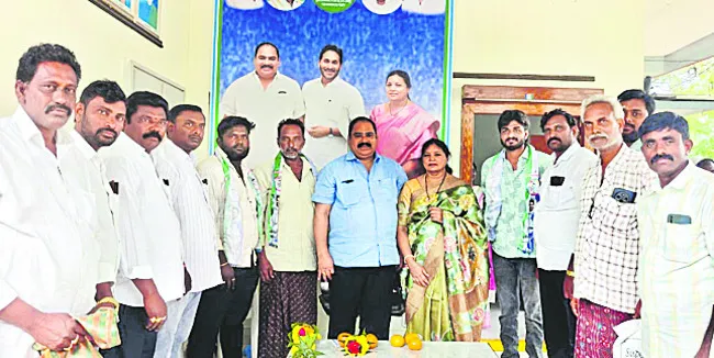 వైఎస్సార్‌ సీపీలోకి జనసేన నుంచి చేరిక 