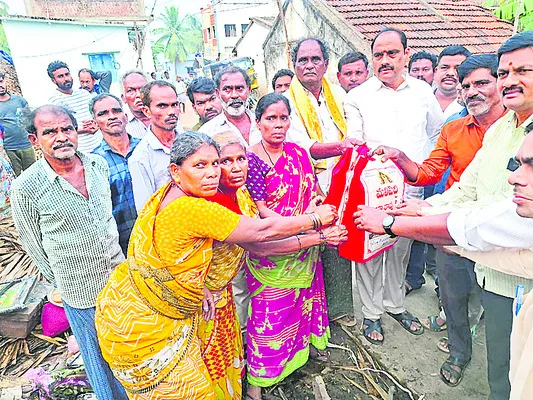 అగ్ని ప్రమాదంలో తాటాకిల్లు దగ్ధం