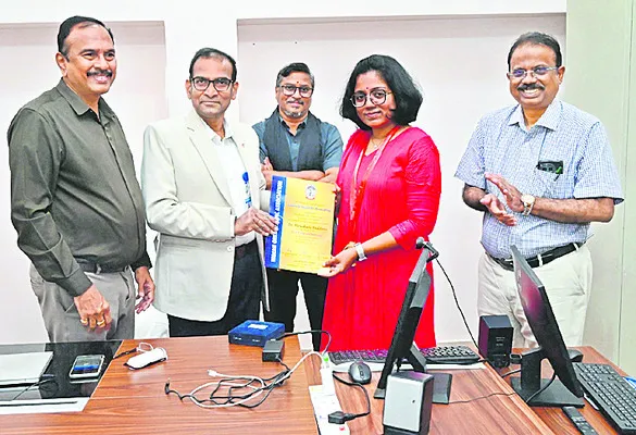 డాక్టర్‌ మృదులకు గోల్డ్‌ మెడల్‌ 