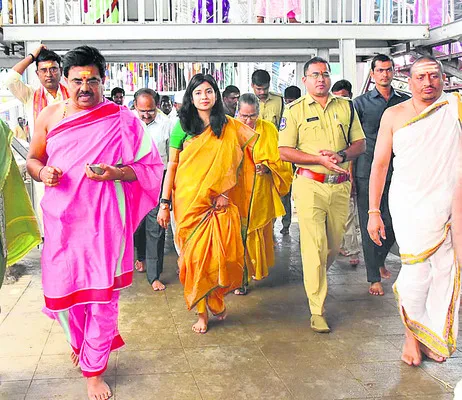 భక్తుల రద్దీకి అనుగుణంగా ఏర్పాట్లు చేయాలి