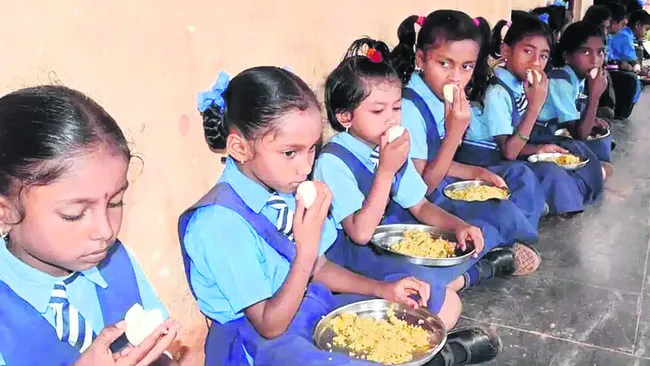 కోడి గుడ్డు ధర ౖపైపెకి.. 