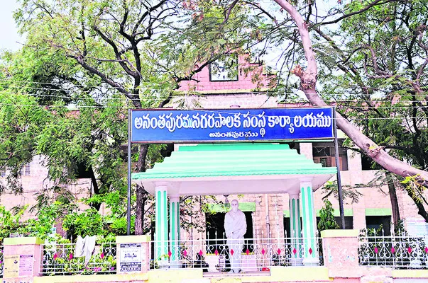 షాడో నీడలో గాడి తప్పిన పాలన 