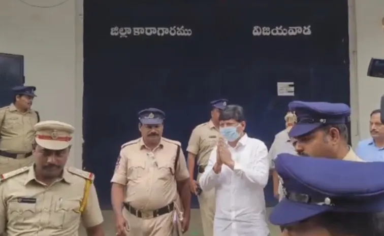 జోగి రమేష్‌ కుటుంబంపై కూటమి ప్రభుత్వం కక్ష సాధింపు చర్యలు