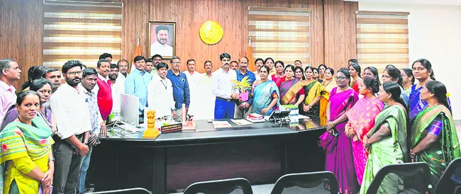 కలెక్టర్‌కు శుభాకాంక్షల వెల్లువ 