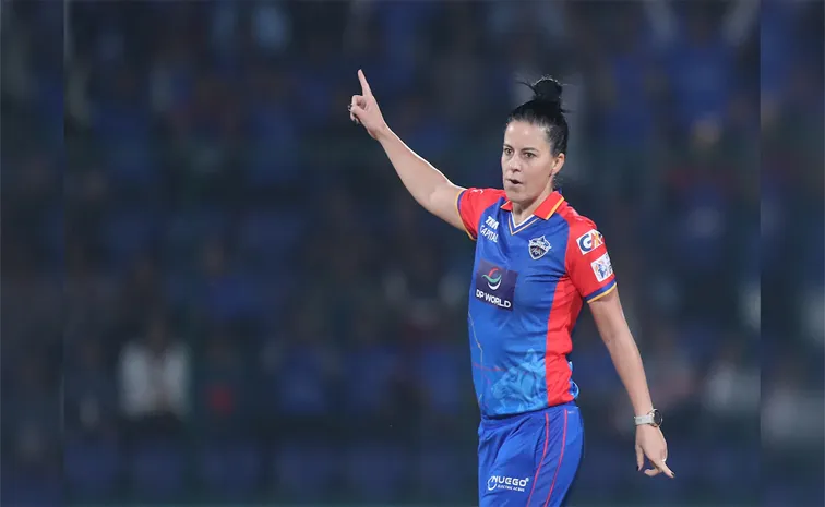 WPL 2026: Delhi capitals bowlers restricted mumbai indians to 154 runs
