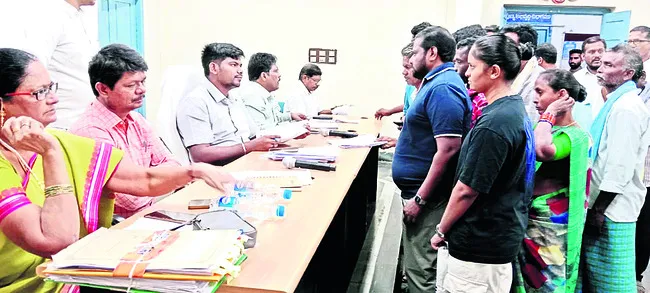 సంక్షేమ పథకాలు గిరిజనులకు చేరాలి