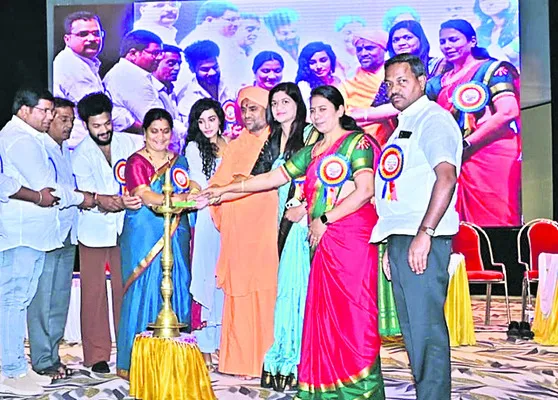 జ్ఞాన సముపార్జనకు  పుస్తకాలు దోహదం