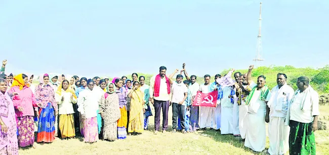 కార్మిక వ్యతిరేక వైఖరి తగదు 