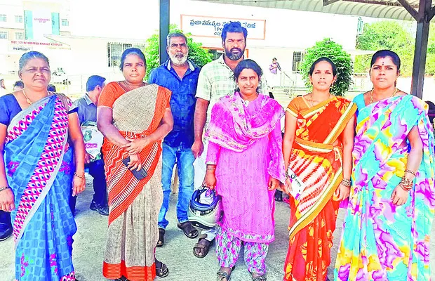 ఇళ్ల వద్ద కోళ్ల షెడ్డు నిర్మించొద్దు
