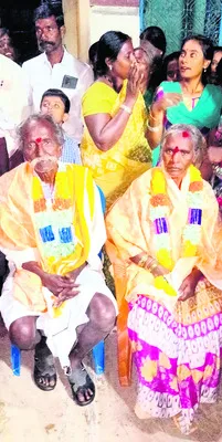 వృద్ధ దంపతుల భూరి విరాళం 