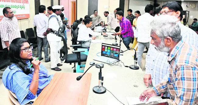 ప్రతి అర్జీని పరిష్కరించాలి 