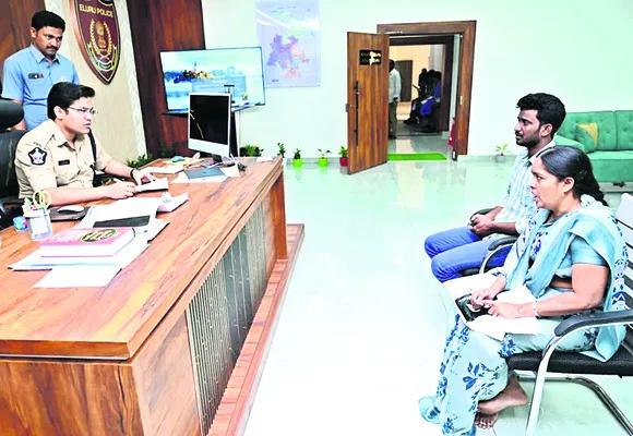 బాధ్యతలు స్వీకరించిన జడ్జిలు 
