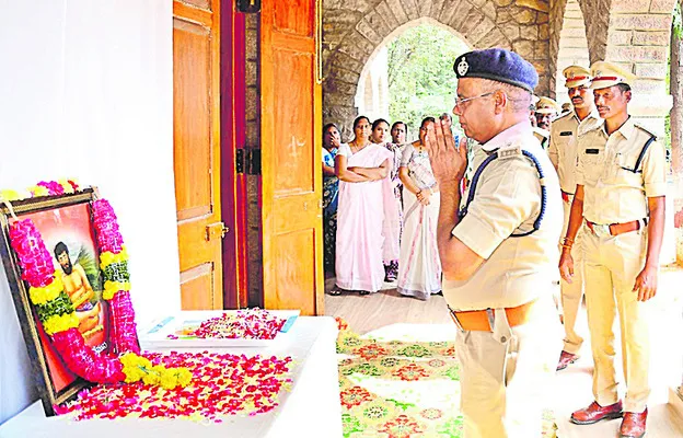 సమాజాన్ని జాగృతం చేసిన యోగి వేమన 