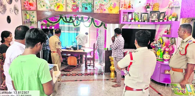 తాళం వేసిన ఇంట్లో చోరీ 