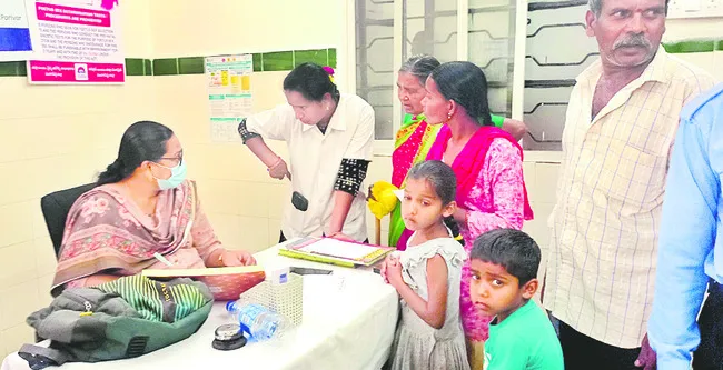 సీహెచ్‌సీలో రోగుల కిటకిట 