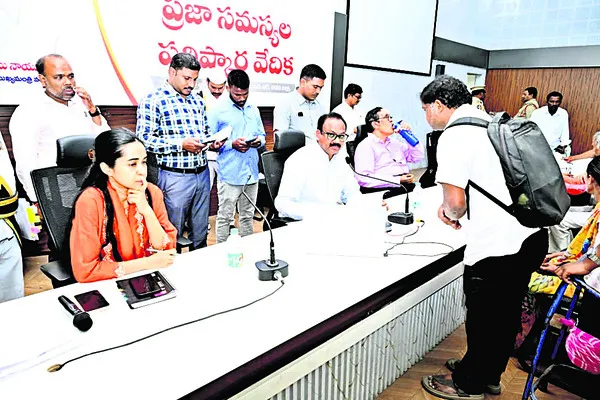 సమస్యలను శ్రద్ధతో పరిష్కరించాలి 