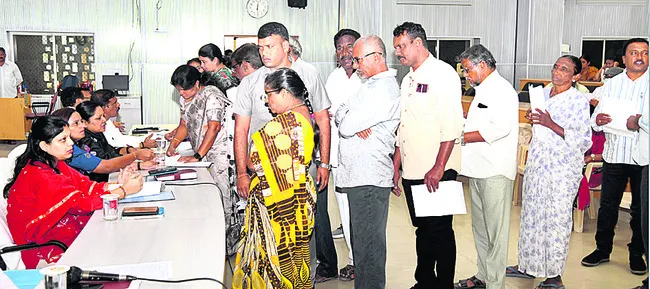 అమ్మా.. ఆలకించరూ