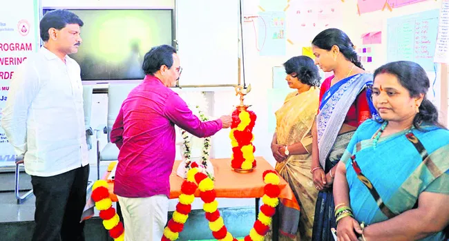 బాలికలకు నాణ్యమైన విద్యనందించాలి