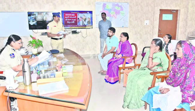 పైరవీలు లేకుండానేరుగా స్టేషన్లకు వెళ్లండి  
