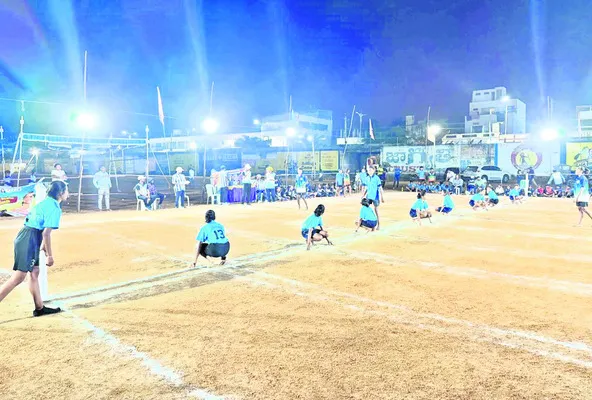 హోరాహోరీగా రాష్ట్రస్థాయి ఖోఖో పోటీలు 