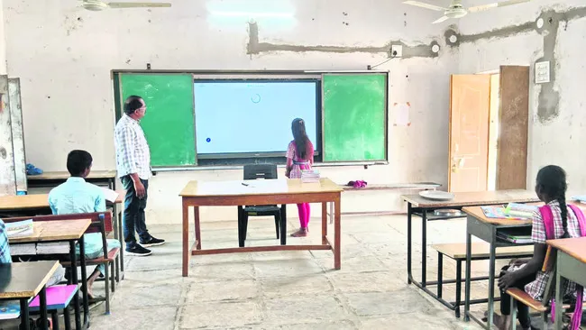 రంగంలోకి ప్రత్యేక బృందాలు 