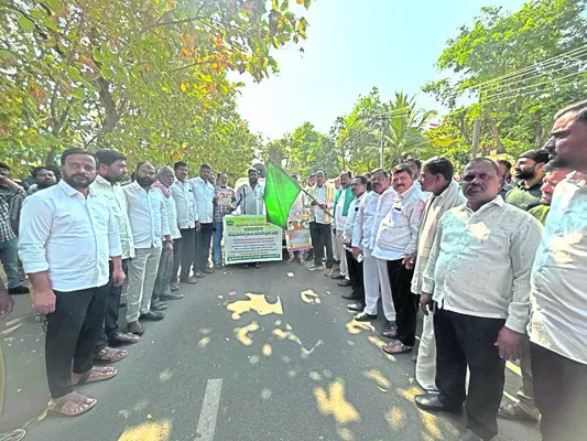 ఎండిన, శుభ్రం చేసిన పసుపును తీసుకురావాలి 