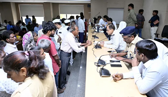 ప్రజావాణికి 73 ఫిర్యాదులు