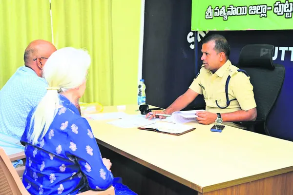 టీడీపీ నేతల దౌర్జన్యం తాళలేకపోతున్నాం 