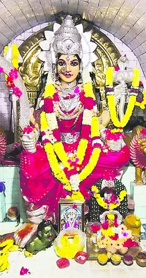 ఆలయ పునర్నిర్మాణానికి  భారీ విరాళాలు
