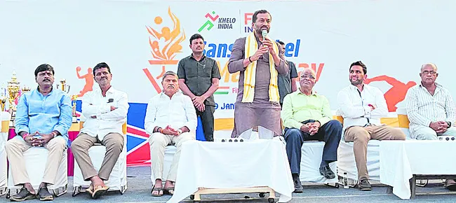 క్రీడాకారులను ప్రోత్సహిస్తాం