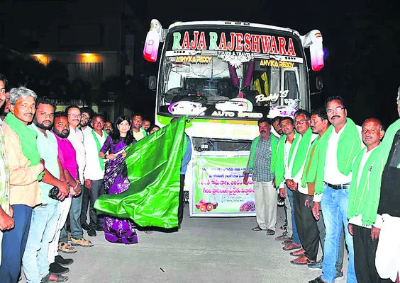 ఆయిల్‌పామ్‌ సందర్శనకు రైతులు