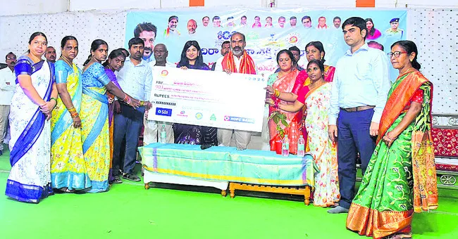 ఆకాశమే హద్దుగా ఎదగాలి