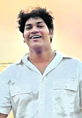 రోడ్డు ప్రమాదంలో బీబీఏ విద్యార్థి మృతి 