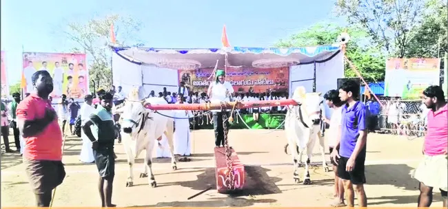 ఉత్సాహంగా అంతర్రాష్ట్ర  బండలాగుడు పోటీలు 
