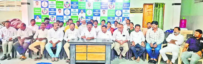 ప్రజాదరణ చూసిపచ్చనేతలకు మతి భ్రమించింది 