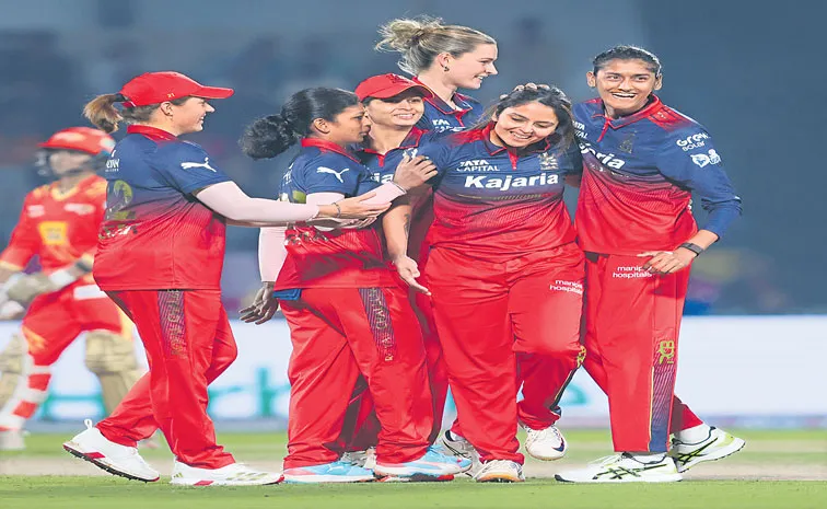 Royal Challengers Bengaluru beat Gujarat Giants by 8 wickets