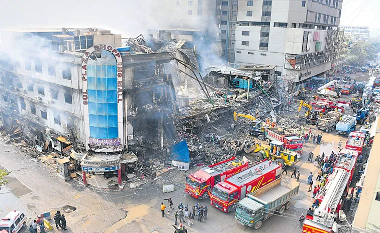Karachi shopping mall fire death toll climbs to 26