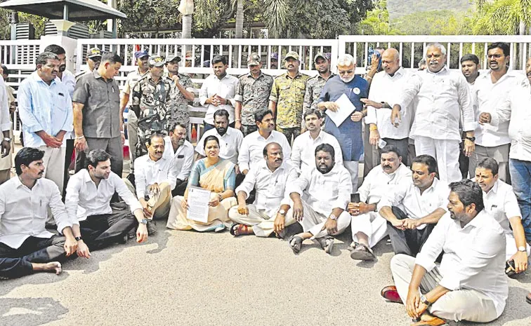 YSRCP leaders stage protest over YSRCP activist Salman Murdered