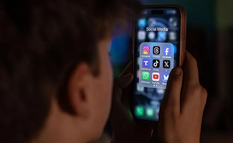 UK MPs Demand Ban on Social Media for Children Under 16