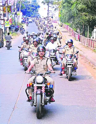 హెల్మెట్‌ ధారణతో ప్రాణ రక్షణ