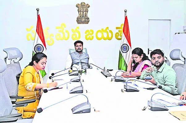 భూ పరిపాలనలో పురోగతి సాధించాలి