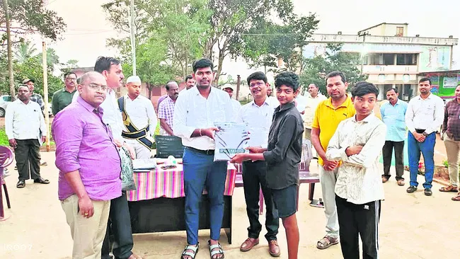 సమయపాలన పాటించాలి