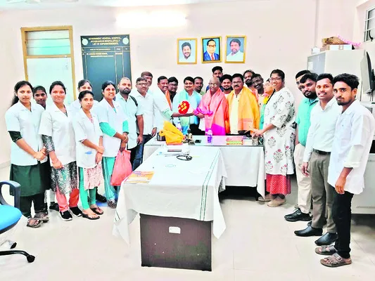 విధుల్లో చేరిన ల్యాబ్‌ టెక్నీషియన్లు